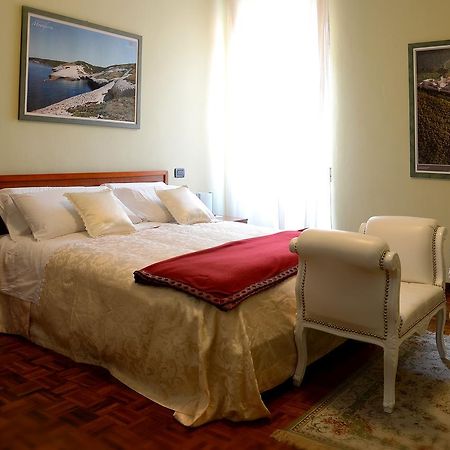 Hotel La Fenice Chiari Eksteriør bilde