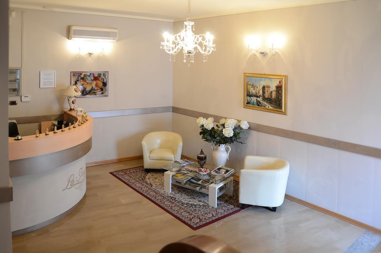 Hotel La Fenice Chiari Eksteriør bilde
