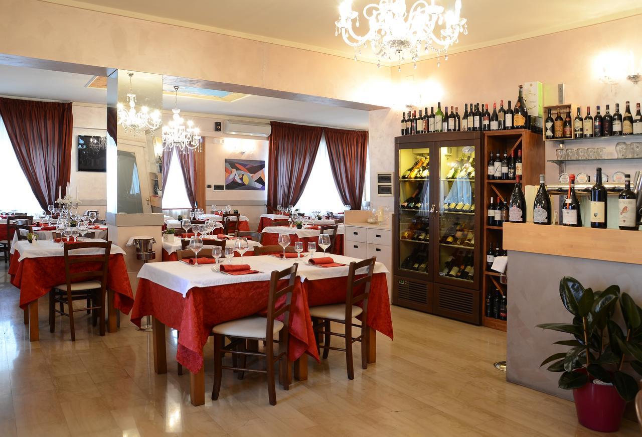 Hotel La Fenice Chiari Eksteriør bilde