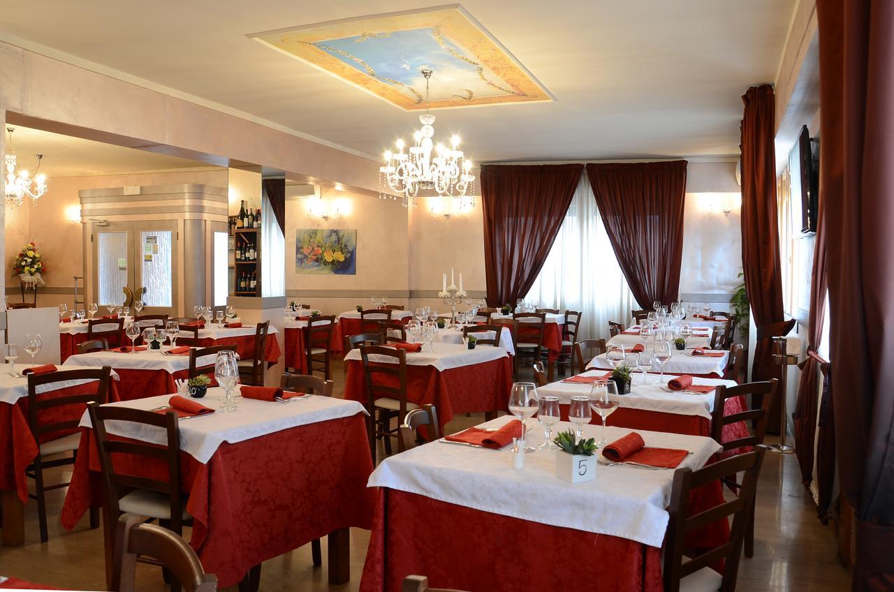Hotel La Fenice Chiari Eksteriør bilde