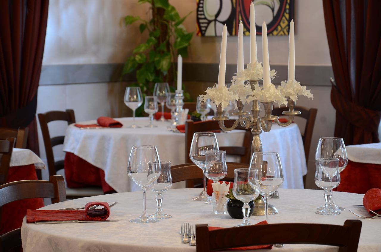 Hotel La Fenice Chiari Eksteriør bilde